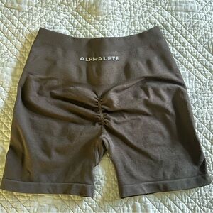 Alphalete amplify shorts in mocha